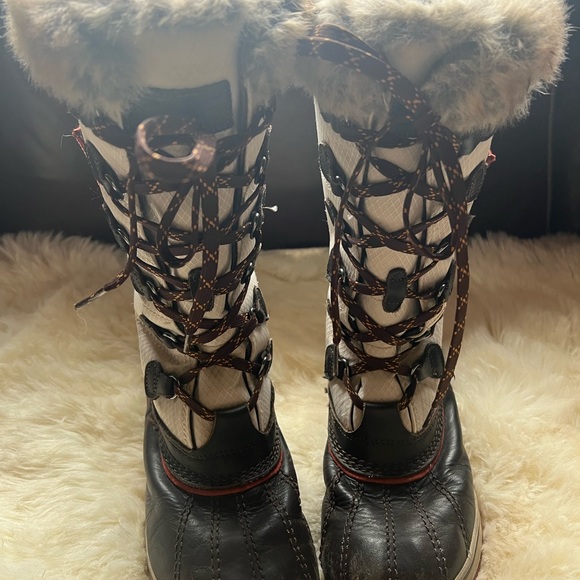 Sold - LL Bean Mid Rise Snow Boot 7 - Picture 3 of 8